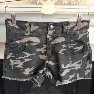 harmony & HAVOC Camouflage Jean Shorts Size 7